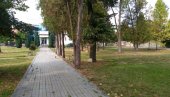 U DVORIŠTU STAROG DOMA JNA: Piroćanci grade scenu na otvorenom