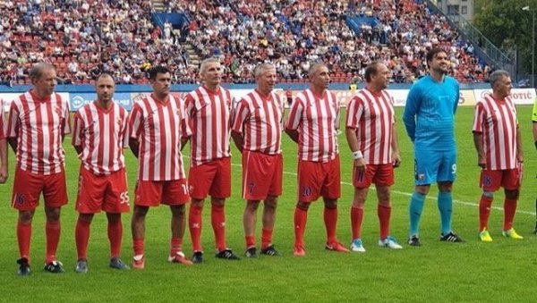 ЗАНЕЛА МЕ СВЕТЛА ВЕЛИКОГА ГРАДА (4): Роквић - звездаш заувек ЗАНЕЛА МЕ СВЕТЛА ВЕЛИКОГА ГРАДА (4): Роквић - звездаш заувек