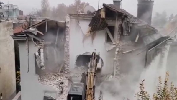 ОДЛУЧУЈЕ ТУЖИЛАШТВО: Заустављено даље рушење виле на Врачару из енциклопедије српске архитектуре ОДЛУЧУЈЕ ТУЖИЛАШТВО: Заустављено даље рушење виле на Врачару из енциклопедије српске архитектуре