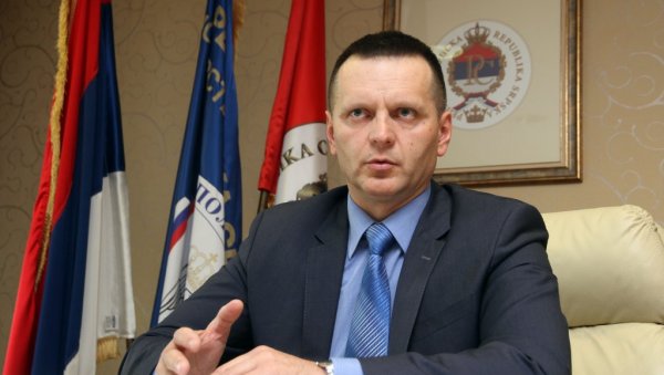 МИНИСТАР ЛУКАЧ: Чистимо смеће испред свог прага МИНИСТАР ЛУКАЧ: Чистимо смеће испред свог прага