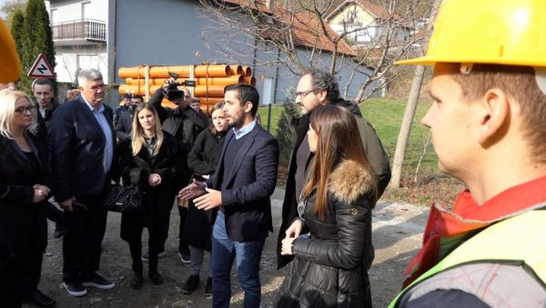 КРУПАЊ СЕ НЕ ВРАЋА У ПРОШЛОСТ: Министар Момировић присуствовао отварању радова на изградњи нове канализационе мреже КРУПАЊ СЕ НЕ ВРАЋА У ПРОШЛОСТ: Министар Момировић присуствовао отварању радова на изградњи нове канализационе мреже