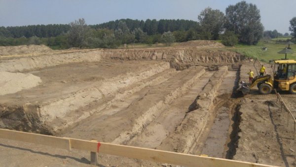ПОЛУОЛИМПИЈСКИ БАЗЕН ТУРИСТИЧКИ ПОТЕНЦИЈАЛ КОВИНА: На језеру Шљункара настављена градња затвореног купалишта ПОЛУОЛИМПИЈСКИ БАЗЕН ТУРИСТИЧКИ ПОТЕНЦИЈАЛ КОВИНА: На језеру Шљункара настављена градња затвореног купалишта