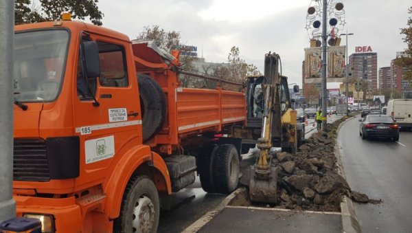 ОБНОВА ТРАВЊАКА У РАДНИЧКОЈ: Радови на Чукарици до петка ОБНОВА ТРАВЊАКА У РАДНИЧКОЈ: Радови на Чукарици до петка