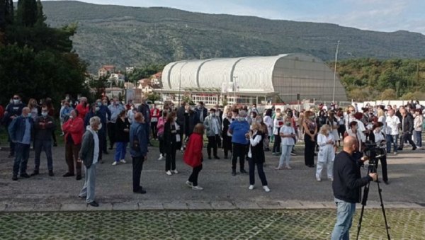 ШТРАЈК УПОЗОРЕЊА РАДНИКА ИНСТИТУТА ИГАЛО: Зараде чекају до 25. новембра, после тога радикализација протеста ШТРАЈК УПОЗОРЕЊА РАДНИКА ИНСТИТУТА ИГАЛО: Зараде чекају до 25. новембра, после тога радикализација протеста