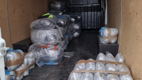 ALBANSKA TRAVA, KOKAIN IZ JUŽNE AMERIKE: Jednomesečni pritvor uhapšenima u akciji Transporter ALBANSKA TRAVA, KOKAIN IZ JUŽNE AMERIKE: Jednomesečni pritvor uhapšenima u akciji Transporter
