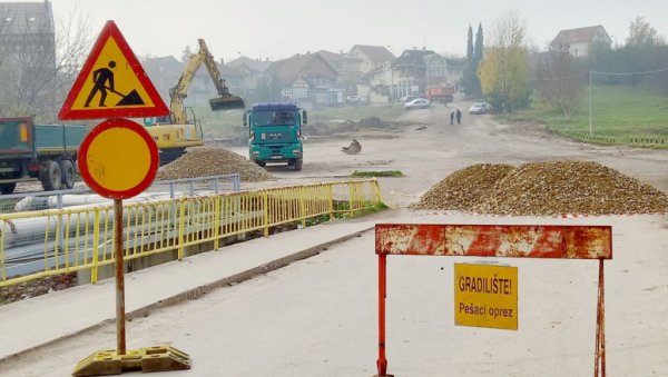 ПОЧЕЛИ РАДОВИ НА НОВОМ ПАРКИНГУ: Лазаревац ће добити још 99 нових паркинг места ПОЧЕЛИ РАДОВИ НА НОВОМ ПАРКИНГУ: Лазаревац ће добити још 99 нових паркинг места
