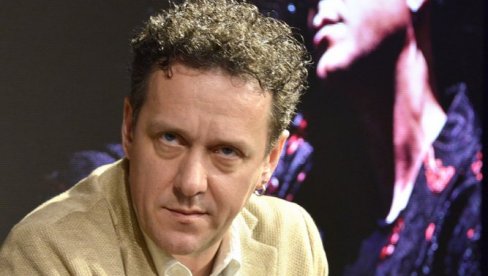 I DRUGI PATE SA MNOM DŽenan Lončarević o greškama, suzama i alkoholizmu: Mi smo od krvi i mesa I DRUGI PATE SA MNOM DŽenan Lončarević o greškama, suzama i alkoholizmu: Mi smo od krvi i mesa