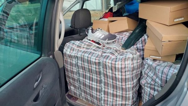 МРАВЉИ ШВЕРЦ ОКРЊИО БУЏЕТ: Из Управе царина упозоравају на покушаје кријумчарења МРАВЉИ ШВЕРЦ ОКРЊИО БУЏЕТ: Из Управе царина упозоравају на покушаје кријумчарења