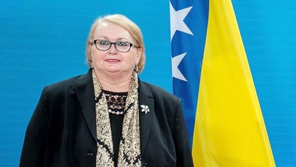 БИСЕРА ПРЕЦРТАНА У БРИСЕЛУ: Шта се дешавало на маргинама састанка шефова дипломатија земаља Европске уније БИСЕРА ПРЕЦРТАНА У БРИСЕЛУ: Шта се дешавало на маргинама састанка шефова дипломатија земаља Европске уније