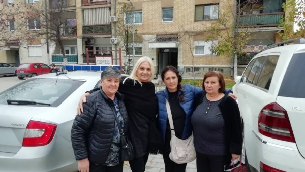 ПОДРШКА ДРАГИЦИ ГАШИЋ У ЂАКОВИЦИ: Посета чланица Удружења пословних жена „Авенија” из Лапљег села ПОДРШКА ДРАГИЦИ ГАШИЋ У ЂАКОВИЦИ: Посета чланица Удружења пословних жена „Авенија” из Лапљег села