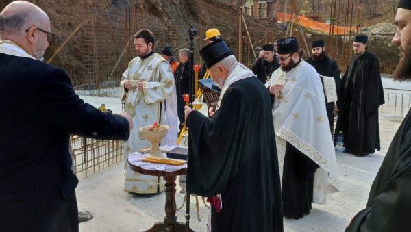 ГРАДИ СЕ НОВИ ОБЈЕКАТ: Освештани темељи конака за посетиоце манастира Тумане ГРАДИ СЕ НОВИ ОБЈЕКАТ: Освештани темељи конака за посетиоце манастира Тумане