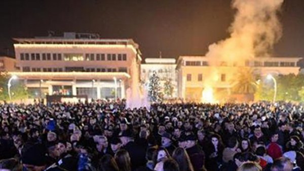 НАЈНОВИЈА ОДЛУКА: Црна Гора ублажила мере за дочек Нове године НАЈНОВИЈА ОДЛУКА: Црна Гора ублажила мере за дочек Нове године