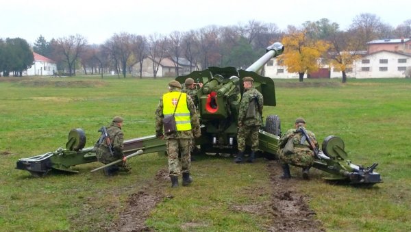 УПОЗОРЕЊЕ ВОЈСКЕ СРБИЈЕ: Забрањује се кретање Не иди даље – гађа се! УПОЗОРЕЊЕ ВОЈСКЕ СРБИЈЕ: Забрањује се кретање Не иди даље – гађа се!