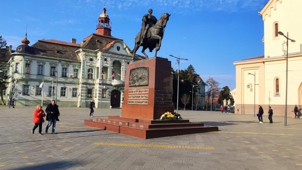 ПОЛОЖЕНИ ВЕНЦИ: Обележен празник града Зрењанина ПОЛОЖЕНИ ВЕНЦИ: Обележен празник града Зрењанина