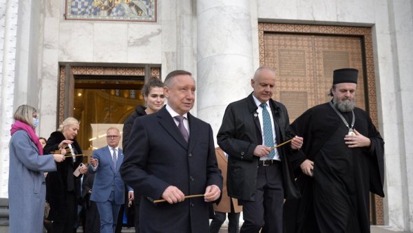 ГУБЕРНАТОР САНКТ ПЕТЕРБУРГА У БЕОГРАДУ: Положени венци на гроб патријарха Иринеја у крипти Храма (ФОТО) ГУБЕРНАТОР САНКТ ПЕТЕРБУРГА У БЕОГРАДУ: Положени венци на гроб патријарха Иринеја у крипти Храма (ФОТО)