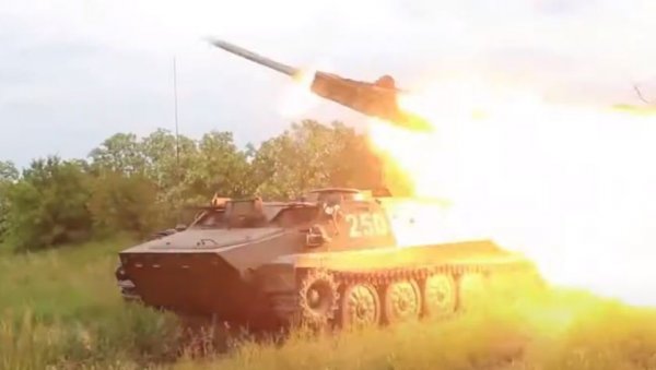 КАЛАШЊИКОВ ИСПОРУЧИО НАЈНОВИЈЕ РАКЕТЕ: Руска војска јача за серију Стрела (ВИДЕО) КАЛАШЊИКОВ ИСПОРУЧИО НАЈНОВИЈЕ РАКЕТЕ: Руска војска јача за серију Стрела (ВИДЕО)