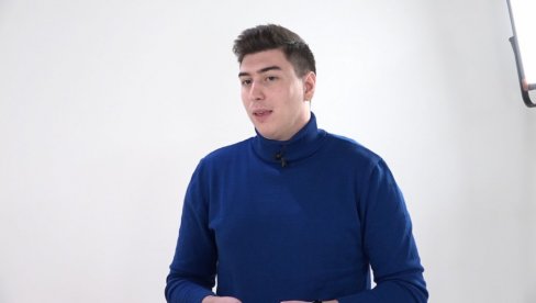 ПРЕЖИВЕО УЖАСНЕ ГОДИНЕ НАКОН СМРТИ МАЈКЕ: Победник Звезда Гранда у песми описао болест коју је победио