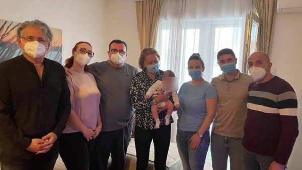 ДАРОВАЛИ 13 БЕБА СА ПО 1.000 ЕВРА: На нишкој Клиници за кардиохирургију заживела подршка у борби против беле куге ДАРОВАЛИ 13 БЕБА СА ПО 1.000 ЕВРА: На нишкој Клиници за кардиохирургију заживела подршка у борби против беле куге