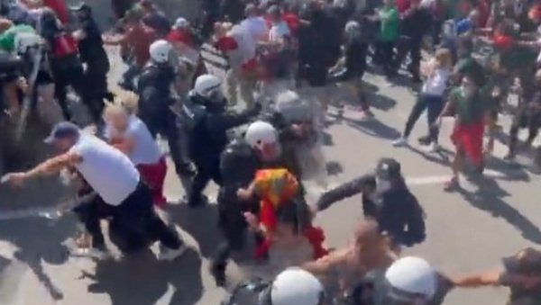ДА ЛИ ЈЕ ЂУКАНОВИЋ КРШИО УСТАВ? Мило режирао Цетиње, а привиђа им се Вучић ДА ЛИ ЈЕ ЂУКАНОВИЋ КРШИО УСТАВ? Мило режирао Цетиње, а привиђа им се Вучић