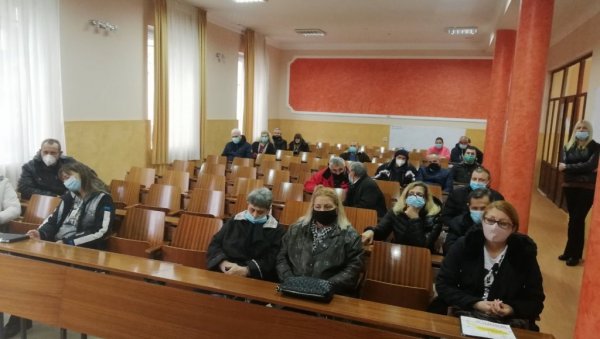 ПОТПИСАНО 25 УГОВОРА: Национални програм енергетске санације приватних објеката у Ћићевцу ПОТПИСАНО 25 УГОВОРА: Национални програм енергетске санације приватних објеката у Ћићевцу