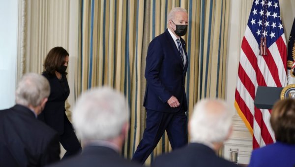 ФОРИН ПОЛИСИ: Већина земаља не жели да се супродстави Русији јер су незадовољне дефектном демократијом САД ФОРИН ПОЛИСИ: Већина земаља не жели да се супродстави Русији јер су незадовољне дефектном демократијом САД