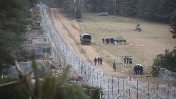 НОВИ ЗИД У ЕВРОПИ: Украјина гради бетонску ограду дуж границе са Белорусијом НОВИ ЗИД У ЕВРОПИ: Украјина гради бетонску ограду дуж границе са Белорусијом