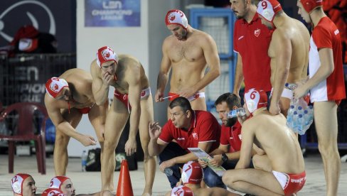 ZVEZDI PRETI GAŠENJE: Starteg crveno-belih Aleksandar Filipović u ovom trenutku na raspolaganju ima osmoricu vaterpolista