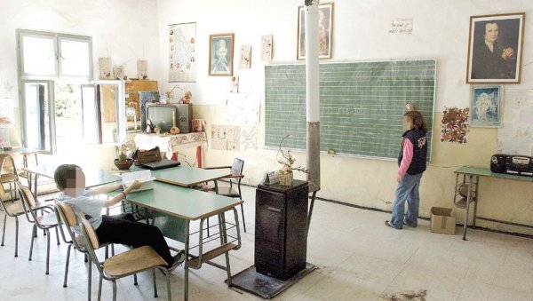 ТРИ ШКОЛЕ БЕЗ ПРВАКА: Забрињавају подаци о броју ученика у србачким селима ТРИ ШКОЛЕ БЕЗ ПРВАКА: Забрињавају подаци о броју ученика у србачким селима