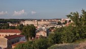 ПОБУНА У ПУЛИ: Буне се против изградње хотела на зеленој површини који гради Шолакова фирма