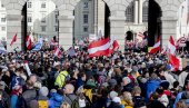 NOVI PROTEST U AUSTRIJI: Zbog epidemioloških mera u centru Salcburga se skupilo 3.500 ljudi NOVI PROTEST U AUSTRIJI: Zbog epidemioloških mera u centru Salcburga se skupilo 3.500 ljudi