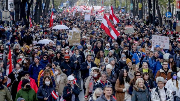 ПРОТЕСТИ У АУСТРИЈИ: Око 30.000 у Грацу, 5.000 у Клагенфурту на улици због мера ПРОТЕСТИ У АУСТРИЈИ: Око 30.000 у Грацу, 5.000 у Клагенфурту на улици због мера