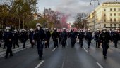 ХАОС НА УЛИЦАМА БЕЧА: Антиваксери пробијали полицијске блокаде, ухапшено више особа ХАОС НА УЛИЦАМА БЕЧА: Антиваксери пробијали полицијске блокаде, ухапшено више особа