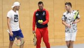 ТРОИЦКИ ИМА СЛАТКЕ МУКЕ: Још нисам одлучио ко ће играти други сингл