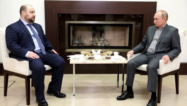 ПУТИН ХОЋЕ ДА БУДЕ ДОБРОВОЉАЦ: Руски председник јавио се да се на њему тестира назална вакцина против короне ПУТИН ХОЋЕ ДА БУДЕ ДОБРОВОЉАЦ: Руски председник јавио се да се на њему тестира назална вакцина против короне