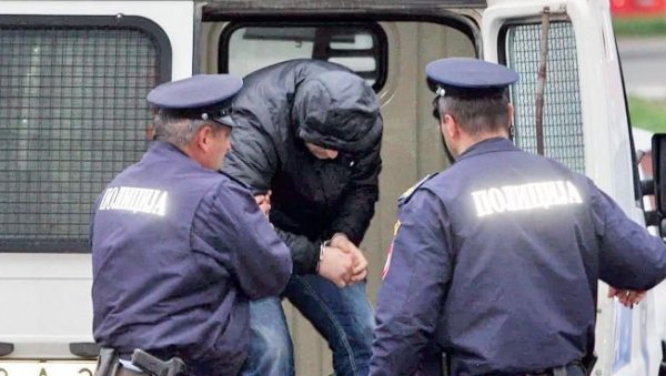 ДИПЛОМА ДО 6.000 €: У Новом Саду истрага о махинацијама са универзитетским сведочанствима ДИПЛОМА ДО 6.000 €: У Новом Саду истрага о махинацијама са универзитетским сведочанствима