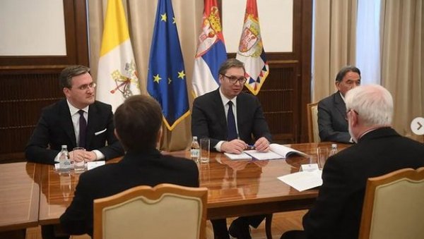ВАЖАН САСТАНАК: Вучић разговарао са секретаром Свете Столице за односе са државама ВАЖАН САСТАНАК: Вучић разговарао са секретаром Свете Столице за односе са државама