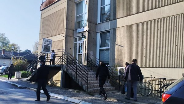 МАЊЕ КОВИД-БРОЈКЕ ЗА ВИКЕНД: У Параћину за два дана 38 позитивних МАЊЕ КОВИД-БРОЈКЕ ЗА ВИКЕНД: У Параћину за два дана 38 позитивних