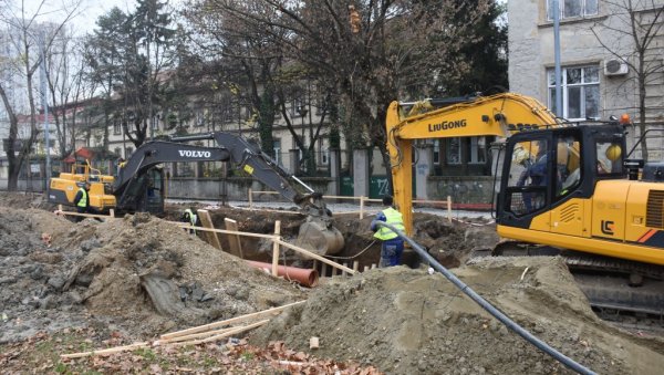 МАЈСТОРИ НА КЕЈУ ДО КРАЈА АПРИЛА: Радови на обнови Земунске улице теку по плану МАЈСТОРИ НА КЕЈУ ДО КРАЈА АПРИЛА: Радови на обнови Земунске улице теку по плану