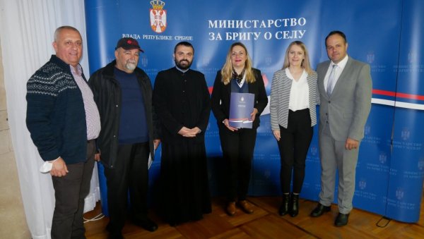 ПОЛА МИЛИЈАРДЕ ЗА ЗАДРУГЕ: Потписано 57 уговора ПОЛА МИЛИЈАРДЕ ЗА ЗАДРУГЕ: Потписано 57 уговора