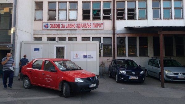 ЕПИДЕМИОЛОШКА СИТУАЦИЈА У ПИРОТСКОМ ОКРУГУ: Заражено 39 људи, једна особа преминула ЕПИДЕМИОЛОШКА СИТУАЦИЈА У ПИРОТСКОМ ОКРУГУ: Заражено 39 људи, једна особа преминула