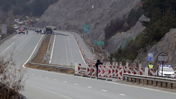 АЛБАНСКА МИНИСТАРКА: Сви страдали су Албанци из Северне Македоније (ФОТО) АЛБАНСКА МИНИСТАРКА: Сви страдали су Албанци из Северне Македоније (ФОТО)