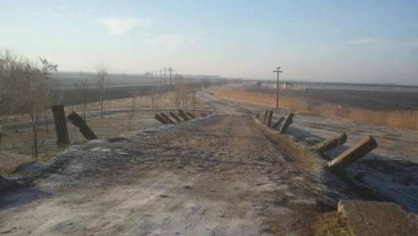 АНТИЧКЕ КУЋЕ КРАЈ АСФАЛТА: Археолози истражују седам локалитета дуж трасе будућег пута од Сивца према Стапару АНТИЧКЕ КУЋЕ КРАЈ АСФАЛТА: Археолози истражују седам локалитета дуж трасе будућег пута од Сивца према Стапару