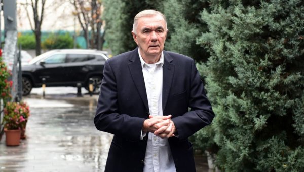 ВИТЕЗОВИЋ ЈЕ БИО ЧОВЕК У ВИШЕ ПРИМЕРАКА Душана Ковачевића потресла вест о смрти његовог пријатеља ВИТЕЗОВИЋ ЈЕ БИО ЧОВЕК У ВИШЕ ПРИМЕРАКА Душана Ковачевића потресла вест о смрти његовог пријатеља