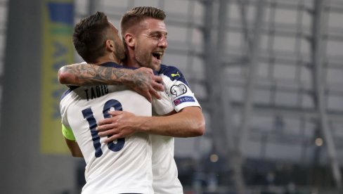 TADIĆ KAPITEN I SERGEJ UMETNIK: Ovako izgledaju reprezentativci Srbije na sličicama za Evropsko prvenstvo (FOTO) TADIĆ KAPITEN I SERGEJ UMETNIK: Ovako izgledaju reprezentativci Srbije na sličicama za Evropsko prvenstvo (FOTO)