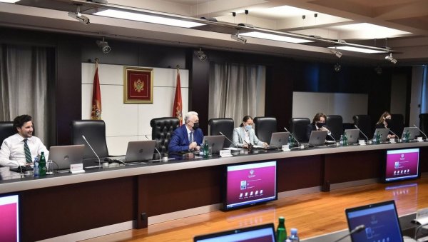 ПРЕКИНУТА СЕДНИЦА ВЛАДЕ ЦРНЕ ГОРЕ: Жестока расправа Кривокапића и Радуловића ПРЕКИНУТА СЕДНИЦА ВЛАДЕ ЦРНЕ ГОРЕ: Жестока расправа Кривокапића и Радуловића