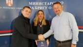 15 МИЛИОНА БЕСПОВРАТНИХ СРЕДСТАВА: Програм подршке развоју задругарства стигао у Неузине 15 МИЛИОНА БЕСПОВРАТНИХ СРЕДСТАВА: Програм подршке развоју задругарства стигао у Неузине