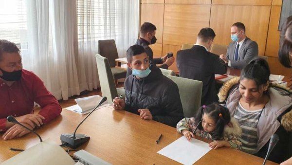 ПОМОЋ ЗА ШЕСТ ПОРОДИЦА: Средства за куповину сеоских кућа ПОМОЋ ЗА ШЕСТ ПОРОДИЦА: Средства за куповину сеоских кућа