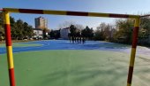 CILJ JE OBNOVA SPORTSKIH TERENA: Slavko Gak najavio investiranje u spoljne delove škola CILJ JE OBNOVA SPORTSKIH TERENA: Slavko Gak najavio investiranje u spoljne delove škola