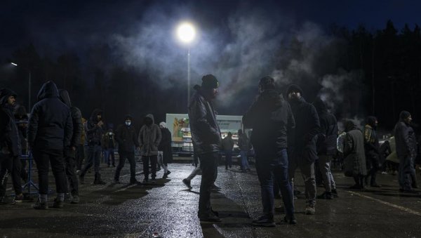 ПОЉСКА ВОЈСКА ПУЦАЛА НА МИГРАНТЕ: Отворена ватра на људе који су покушали да пређу границу ПОЉСКА ВОЈСКА ПУЦАЛА НА МИГРАНТЕ: Отворена ватра на људе који су покушали да пређу границу