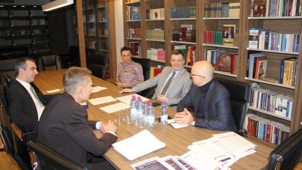 ОДРЖАН САСТАНАК РАДНЕ ГРУПЕ СНС: Српска напредна странка ће се борити против говора мржње и залагати за одговорне јавне наступе ОДРЖАН САСТАНАК РАДНЕ ГРУПЕ СНС: Српска напредна странка ће се борити против говора мржње и залагати за одговорне јавне наступе